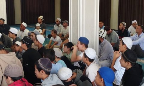 Адепти үйрөнүп, дуба жаттаган балдар сыйланды